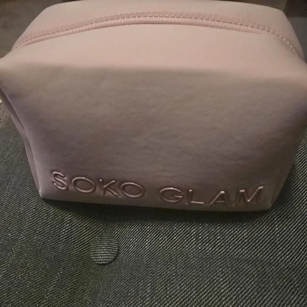 Soko Glam K-Beauty. Promo Cosmetic Bag/Pouch Pink New Without Tag